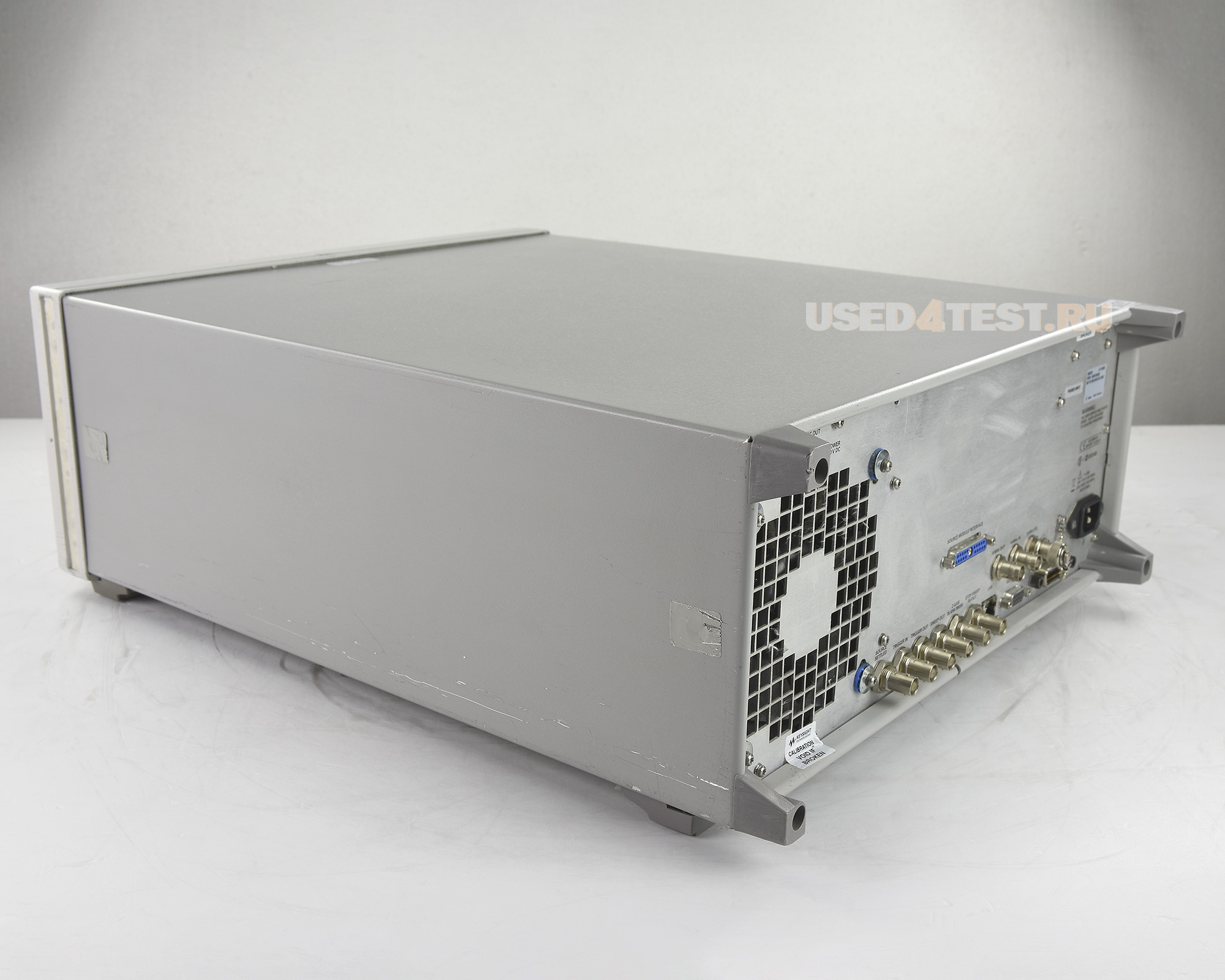 Генератор сигналов Agilent E8257D серия PSGс диапазоном от 100 кГц до 20 ГГц


 В комплекте с опциями: 

 

	007 — Плавное (аналоговое) свипирование
	1E1 — Выходной ступенчатый аттенюатор
	520 — Диапазон частот от 250 кГц до 20 ГГц
H1K — Расширение диапазона до 100 кГц
UNR — Улучшенные характеристики фазового шума
	UNT — Аналоговая модуляция: AM, ЧМ, ФМ и НЧ выход
	UNW — Модуляция короткими импульсами
