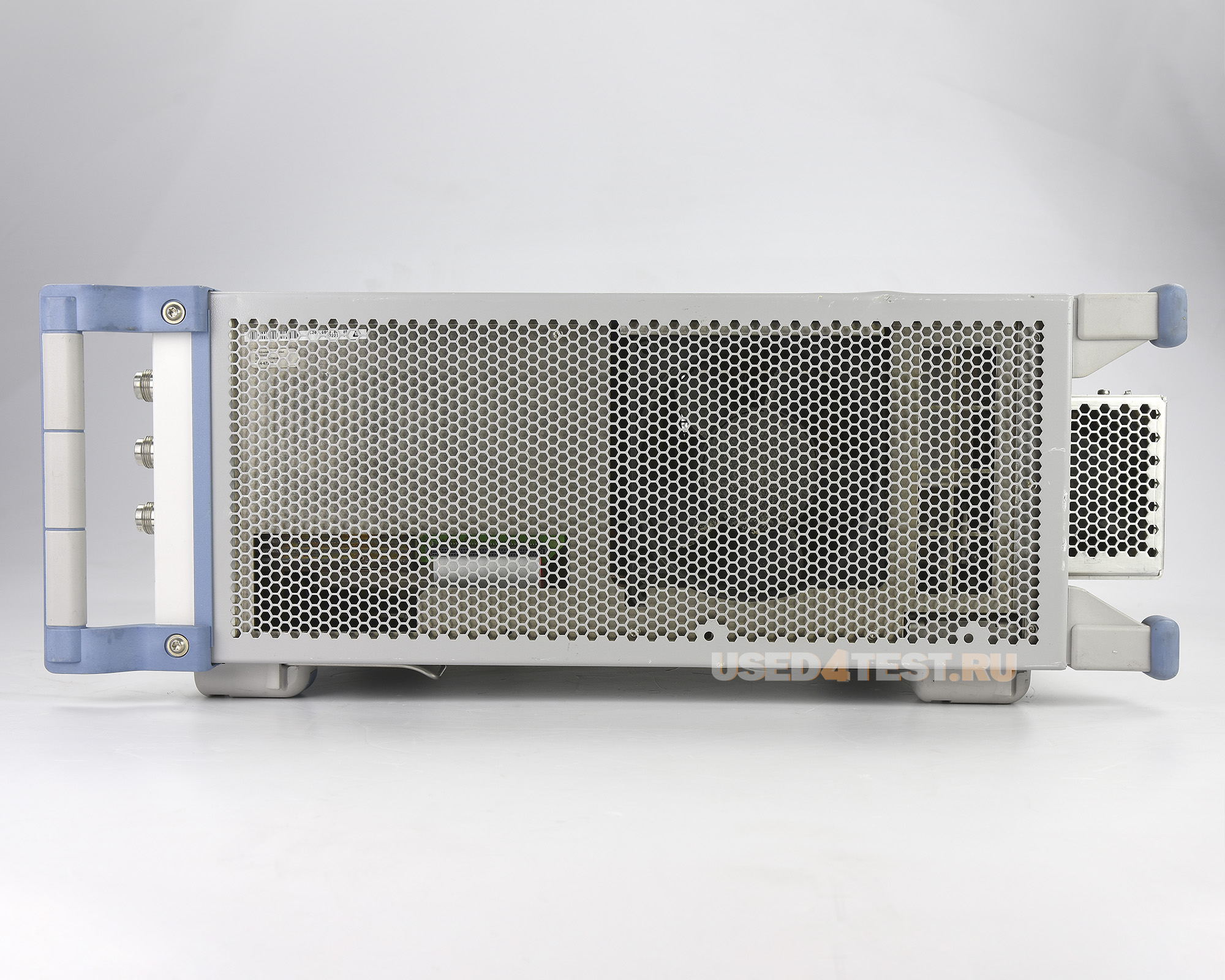 Широкополосный тестер радиосвязиRohde & Schwarz CMW500с диапазоном от 70 МГц до 3,3 ГГц