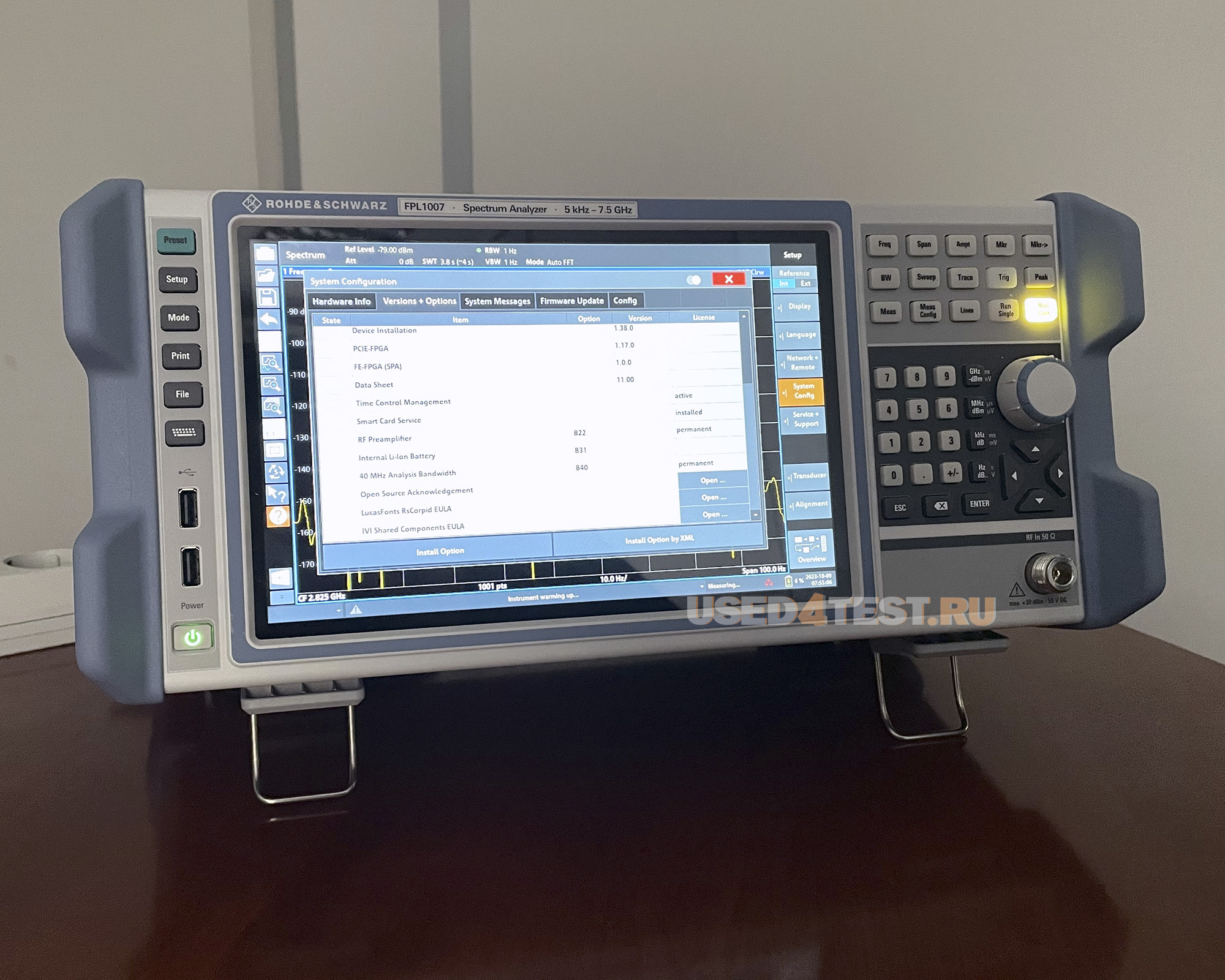 Анализатор спектра Rohde & Schwarz FPL1007
с диапазоном от 5 кГц до 7,5 ГГц

 В комплекте с опциями: 


	FPL1-B31 — Внутренний литий-ионный аккумулятор
	FPL1-B40 — Ширина полосы анализа 40 МГц
FPL1-B22 — ВЧ-предусилитель
